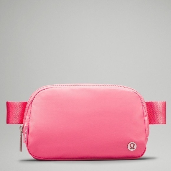 lululemon athletica Handbags - Lululemon Everywhere belt bag Sakura pink size 1L